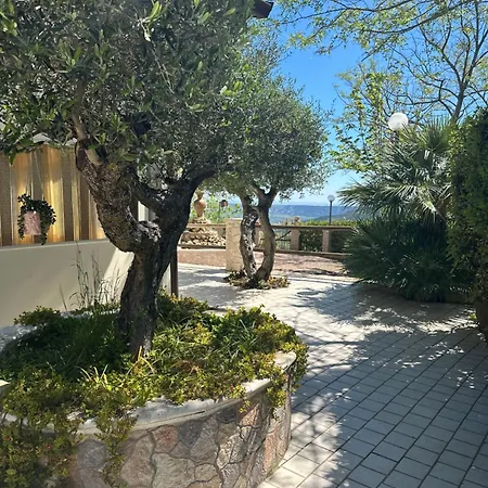 Colledisisto Guest House & Restaurant ファームステイ Pomarico